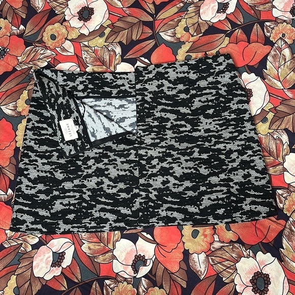 NWOT Sézane Textured Micro Mini Skirt Size 38 - Picture 5 of 6